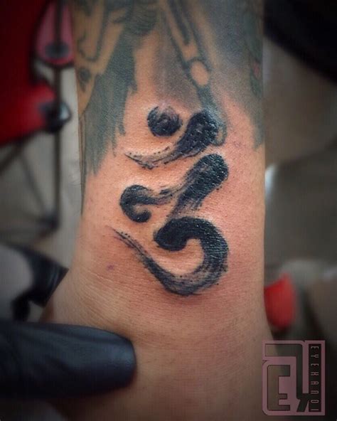 Most def will come here again and have pineapple do my tatt. Tattooed this cool little om #eyeKANDI #eyekandiink #ink # ...