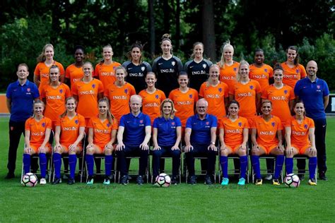 Geschiedenis Oranje Leeuwinnen Nu Ook In Voetbal International Met