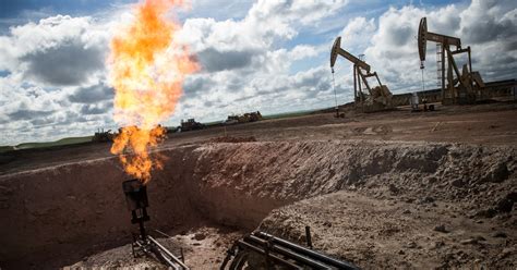 natural gas industry leaking   methane
