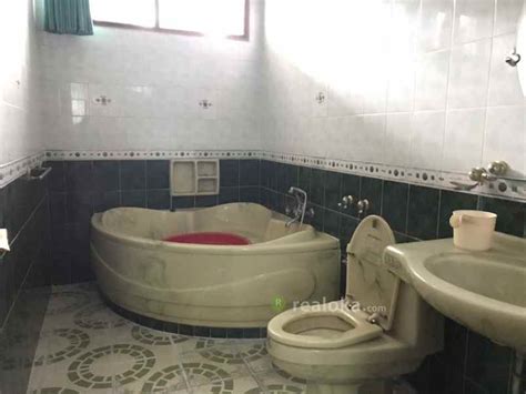 Biaya jasa pembuatan kolam renang per m2 ( sistem skimer ), update 2020. Rumah Setraduta Residence Bandung Posisi Dekat Patung Tangan