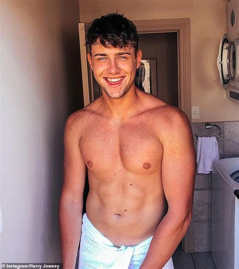 Too Hot To Handles Harry Jowsey Cheekily Spills Very Intimate Details