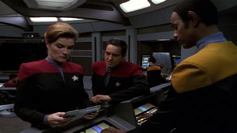 Watch Star Trek Voyager Season 1 Episode 12 Heroes And Demons Full