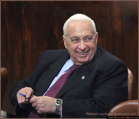 ישראל היא חברה חופשית, שבה כל האזרחים נהנים משוויון זכויות מלא, ללא הבדל דת, גזע ומין. ירושלים :: אנשים : ראש ממשלת ישראל לשעבר אריאל שרון