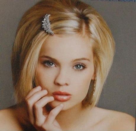 Short & wavy shag whenever the teenage girls are looking forward to get the stylish hairstyle, you can go for this short and wavy shag which is heavily layered. Cute short hairstyles for teenage girls