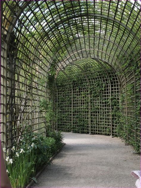 40 Stunning Covered Garden Walkway Ideas In 2019 Garden Trellis
