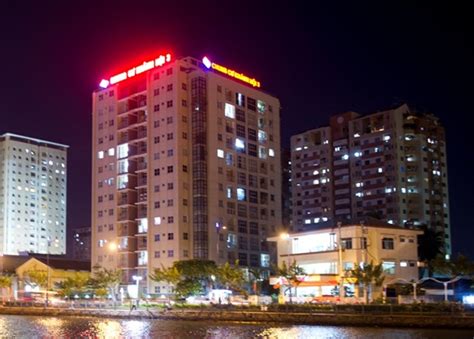 Nằm trên mặt tiền đường nguyễn văn nình đoạn giữu giao lộ phạm. Chung cư Khánh Hội 3, Quận 4 - TP.HCM