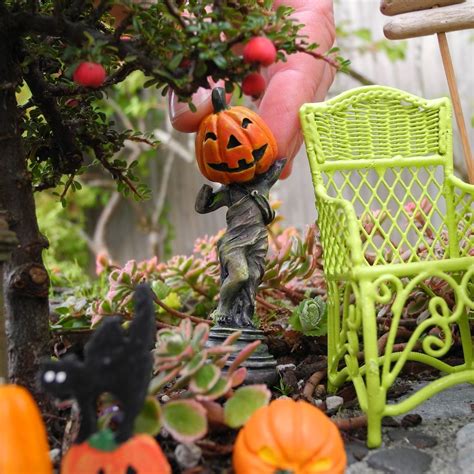 Decorating Fun In The Miniature Halloween Garden Halloween Garden