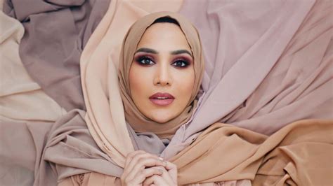 hijab wearing model amena khan out from l oreal paris uk campaign