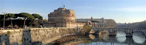 De engelenburcht (italiaans castel sant' angelo) is een monument in rome. Castel Sant'Angelo, de Engelenburcht in Rome
