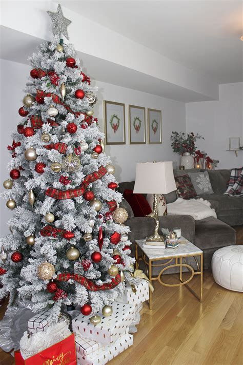 30 White Christmas Tree With Red Decorations