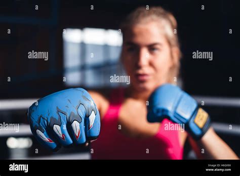 Female Boxing Knockout Hi Res Stock Photography And Images Alamy