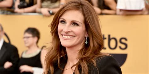 Julia Roberts Debuts Blond Hair To Promote Homecoming