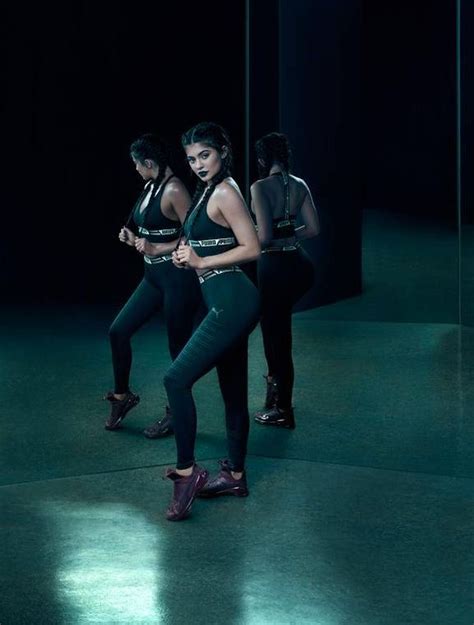 Oct 04, 2018 · the face of puma, kylie makes sure to rock the sporty brand when she can. Kylie Jenner sexy dans la nouvelle campagne publicitaire ...