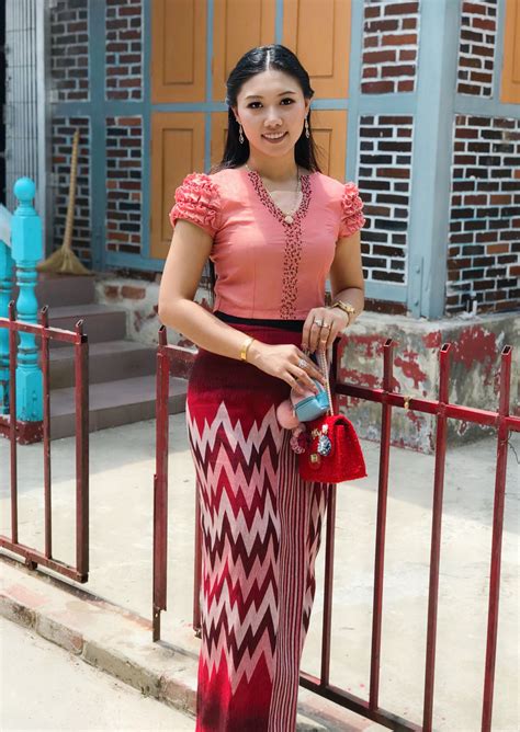 Pin By Anusha J On Myanmar Traditional Dresses Myanmar Traditional