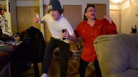 Mama E Hijo Bailando Mesa Que Mas Aplauda Youtube