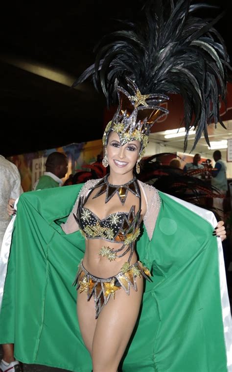 Ela responde que é porque foi. Após três anos afastada do Carnaval, Carla Diaz desfila ...