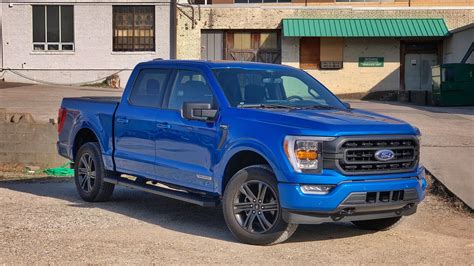 review 2021 ford f 150 powerboost hybrid gets 720 happy miles from one tank of gas