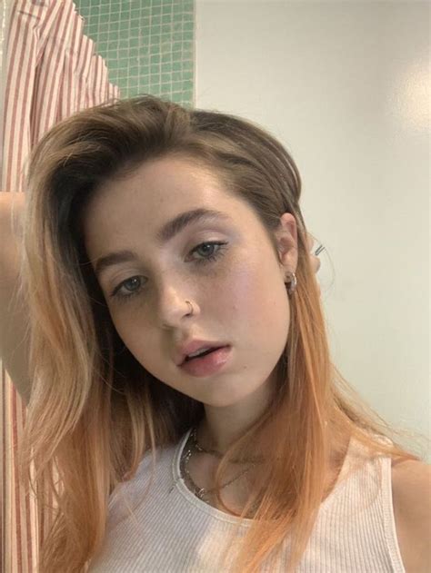 Pin By Marleyswims On Clairo Grunge Hair Pretty People Blonde Color