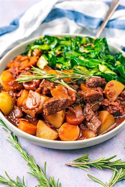 Slow cooker beef bourguignon