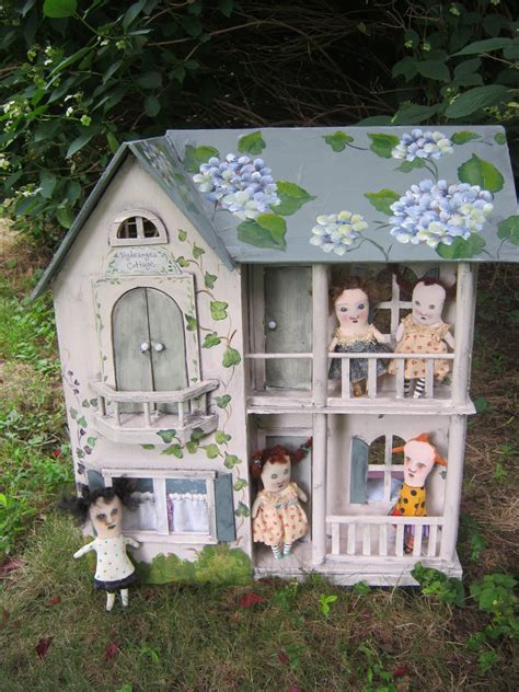 Sandy Mastroni: Painted Dollhouse , Hydrangea Cottage