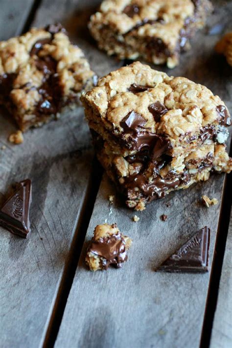 Oatmeal chocolate chip bars are a breakfast option that tastes indulgent and will satisfy your sweet tooth. Healthy Dark Chocolate Chunk Oatmeal Cookie Bars ...