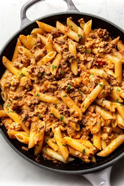 1h a pasta sauce with ground beef and tomatoes can be made in so. Easy Creamy Ground Beef Pasta | Ground beef pasta, Beef ...