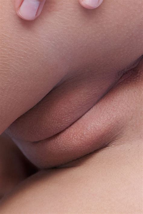 Peach Lips Porn Pic