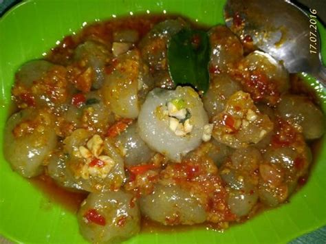 Pertama panaskan air, masukkan bawang putih, garam, parsley dan lada bubuk, aduk aduk sampai mendidih. Resep Dapur Andalan: Resep Cilok Goang Pedas dan Lezat ...