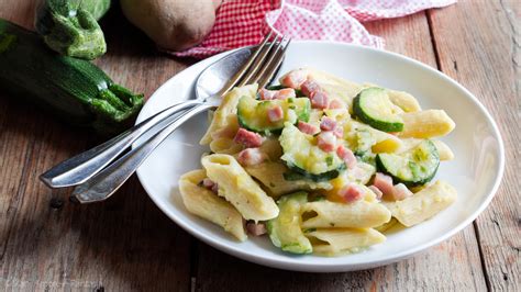 Maybe you would like to learn more about one of these? PASTA CON CREMA di ZUCCHINE e PATATE e pancetta croccante ...