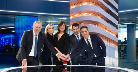 From wikimedia commons, the free media repository. Nieuwsankers openen studio van VTM Nieuws in Antwerpen ...