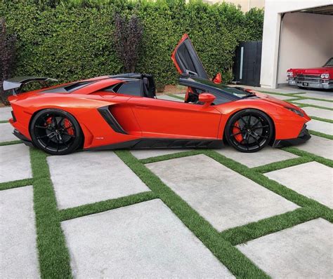 Lamborghini 1 Million Supercars Pics