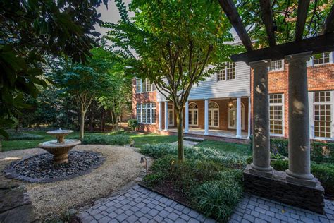 Peace and serenity from every angle. | Gorgeous gardens, Garden estate