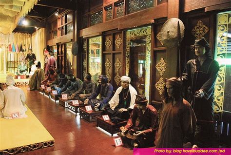 To view this presentation, you'll need to allow flash. Pembesar Melayu Melaka: Pencerahan Tentang Peranannya ...
