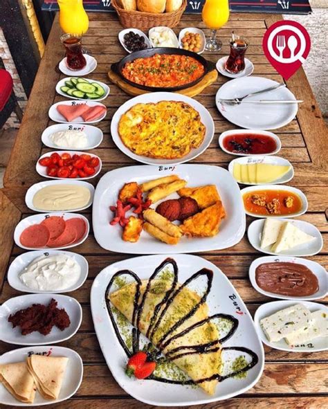 Authentic turkish breakfast usually covers the whole table. TÜRK KAHVALTISI | Yemek, Meze, Kahvaltı