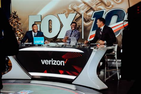 Fox Nfl Thursday Pregame Show Making Strides With Michael Strahan As Host