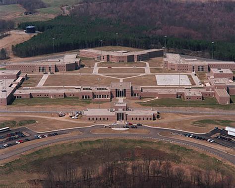 Federal Correctional Institution Elkton Ozanne