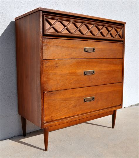 Shop hgtv home design studio classics by bassett dresser and other name brand dressers furniture & appliances at the exchange. SELECT MODERN