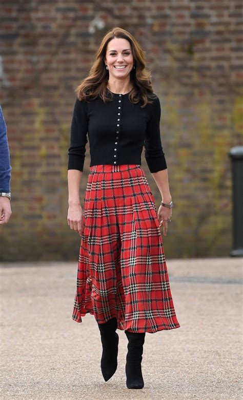 Kate middleton stuns in affordable jeans from & other stories and they're selling fast. Kate Middleton's Christmas Party Outfit Is So Adorably Festive | Entertainment Tonight