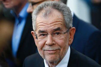 Van der bellen ersucht um respektierung seiner privatsphäre und der privatsphäre seiner familie. bei der zweiten frau handelt es sich um die geschäftsführerin im grünen klub, doris schmidauer. Austria's new president Alexander Van der Bellen: The ...