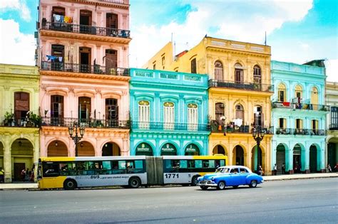 Viejo Taxi Retro En Havana Cuba Imagen De Archivo Editorial Imagen De