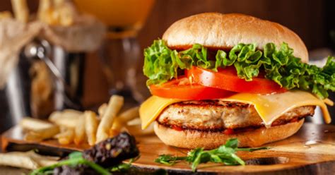 Yuk, simak resep daging burger berikut ini! 3 Resep Burger Sehat Isi Daging Panggang untuk Bekal Anak | Popmama.com