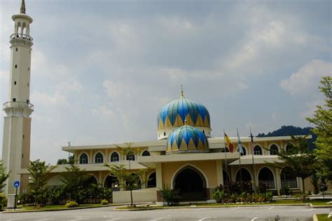 The venue is at klang gate dam and organized by jps malaysia, gec, ere, eco greater melawati ,au2 ,au3, kemensah, mpaj, nre and taman warisan. http://masjidalhidayahtm.com/latarbelakang/ Latar Belakang ...