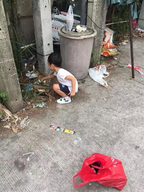 【墨馨】5岁小男孩不想上学 妈妈带他捡了一天垃圾 结果