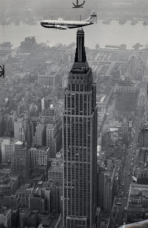 Pan Am Clipper Over The Empire State Building 1940s In 2020 Empire State Building Historical