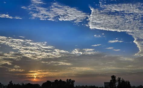 Puesta De Sol Cielo Nublado Naturaleza Sol Y Cielo Puesta De Sol