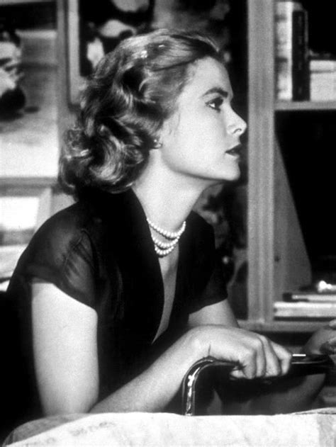 Ed amava grace kelly, la sua eleganza, il suo innato gusto. Grace Kelly in Rear Window. | Patricia kelly, Prinzessin