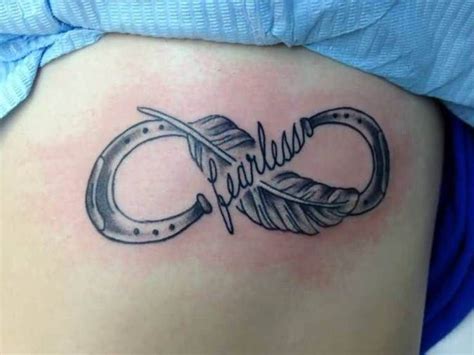 40 Horseshoe Tattoos Tattoofanblog In 2020 Horse Shoe Tattoo Small