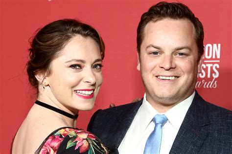 Pregnant Rachel Bloom Taken In By Couple After Getting ‘stranded In