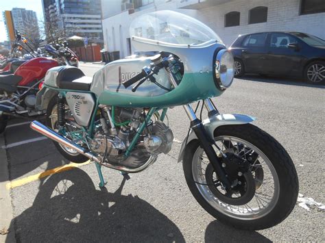 Also included are the tool kit and desmo manual for 750 valve adjustment (there was no owner's manual for the ss). 1974 Ducati 750ss Greenframe - JBMD5063318 - JUST BIKES