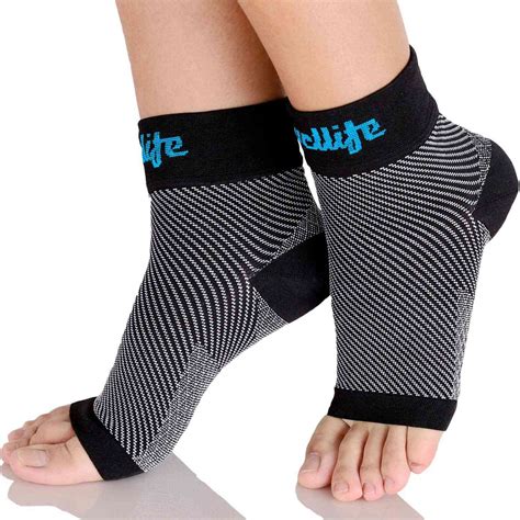 The 7 Best Socks For Sweaty Feet Of 2021